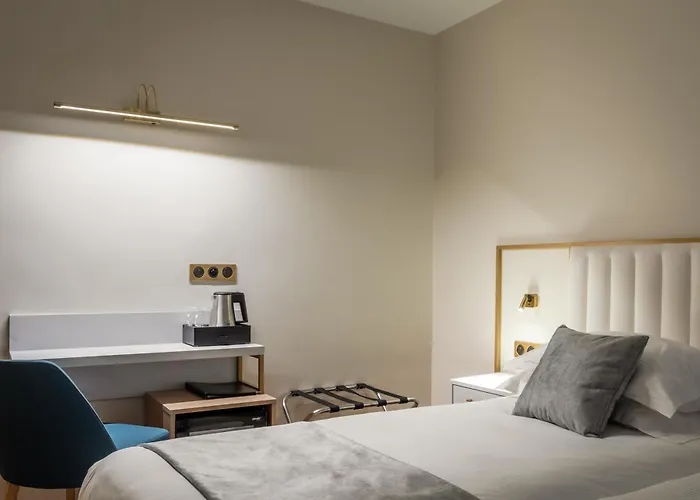 Des Deux Avenues Paris