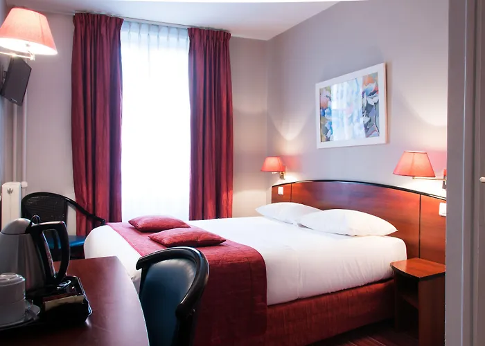 Des Deux Avenues Otel Paris