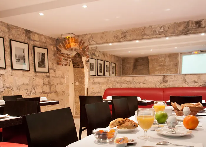 Des Deux Avenues Otel