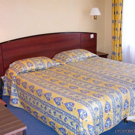 Des Deux Avenues Hotell 3*