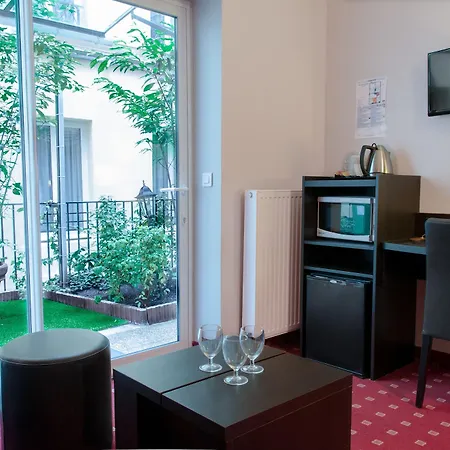 Hotel Des Deux Avenues 3*