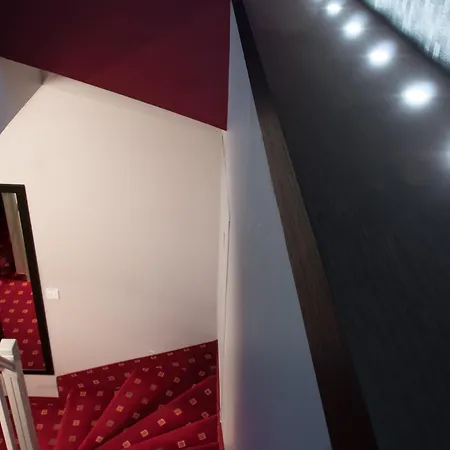 デ ドゥー ザベニュー 3* パリ