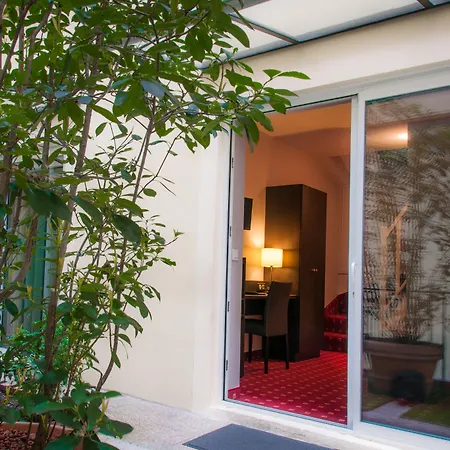 デ ドゥー ザベニュー 3* パリ