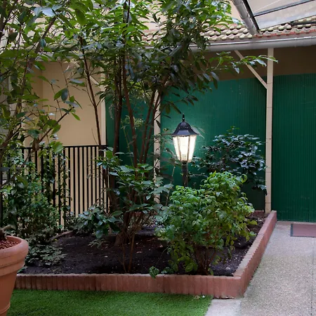 Hotel Des Deux Avenues Parigi