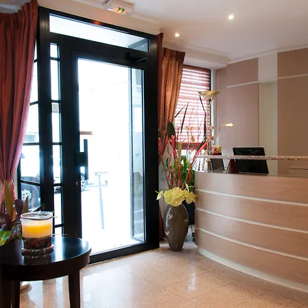 デ ドゥー ザベニュー ホテル パリ