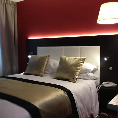 デ ドゥー ザベニュー 3* パリ