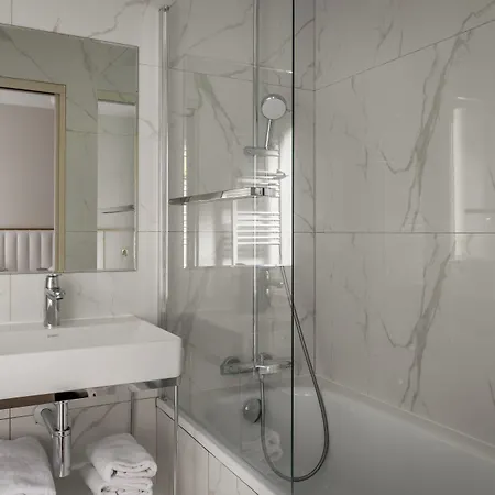 ホテル デ ドゥー ザベニュー 3*