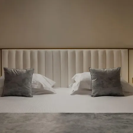 デ ドゥー ザベニュー パリ