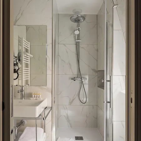 ホテル デ ドゥー ザベニュー