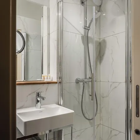 Des Deux Avenues 3* París