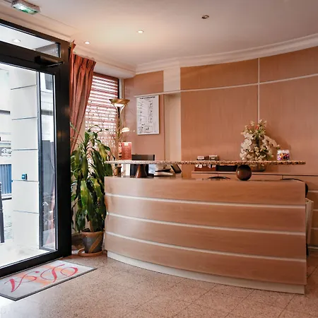 ホテル デ ドゥー ザベニュー 3*