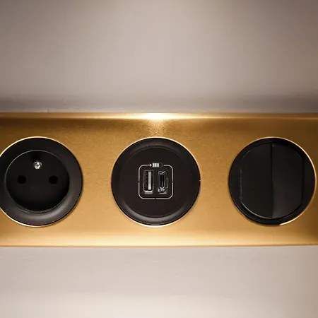 ホテル デ ドゥー ザベニュー 3*