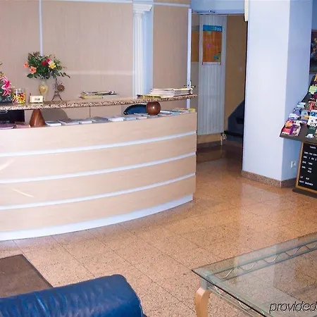 Hotel Des Deux Avenues 3*