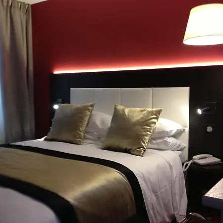 Des Deux Avenues Hotel 3*
