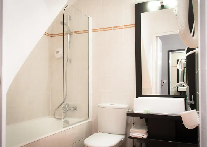 ホテル デ ドゥー ザベニュー 3*