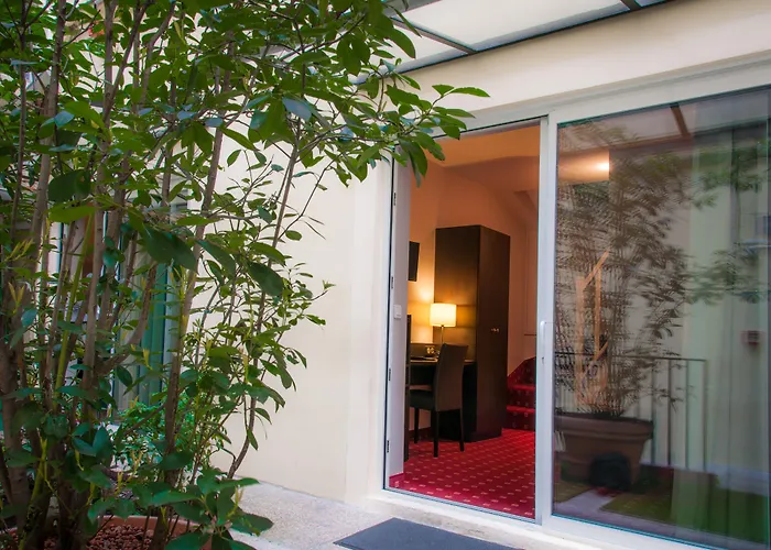 デ ドゥー ザベニュー 3* パリ