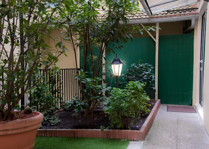 ホテル デ ドゥー ザベニュー パリ