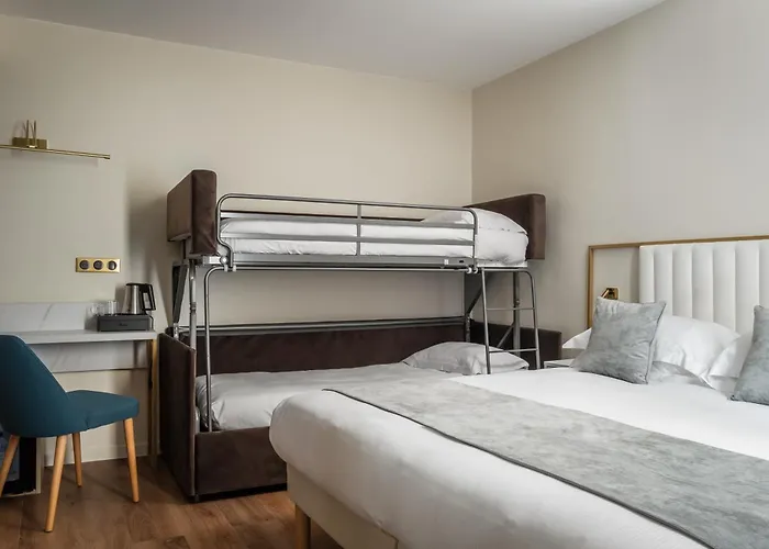 ホテル デ ドゥー ザベニュー パリ