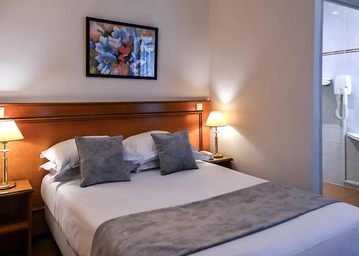 デ ドゥー ザベニュー ホテル