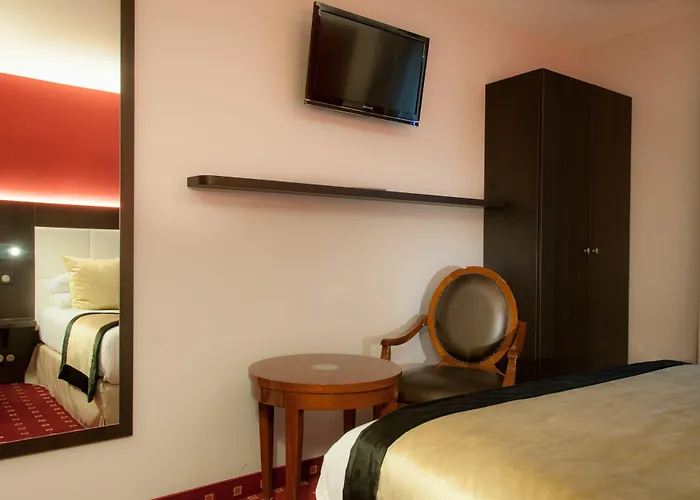 デ ドゥー ザベニュー ホテル 3*