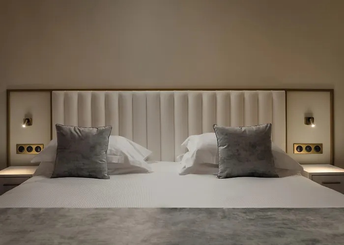 デ ドゥー ザベニュー パリ