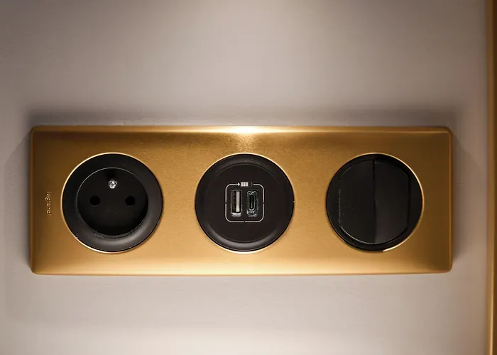 ホテル デ ドゥー ザベニュー 3*