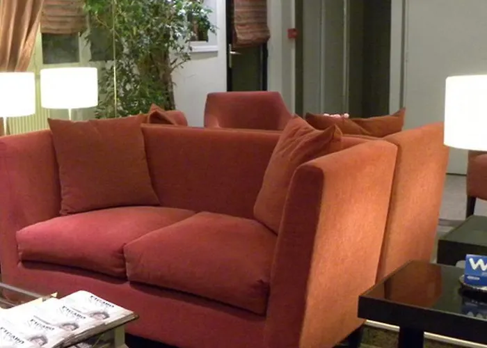 ホテル デ ドゥー ザベニュー 3*