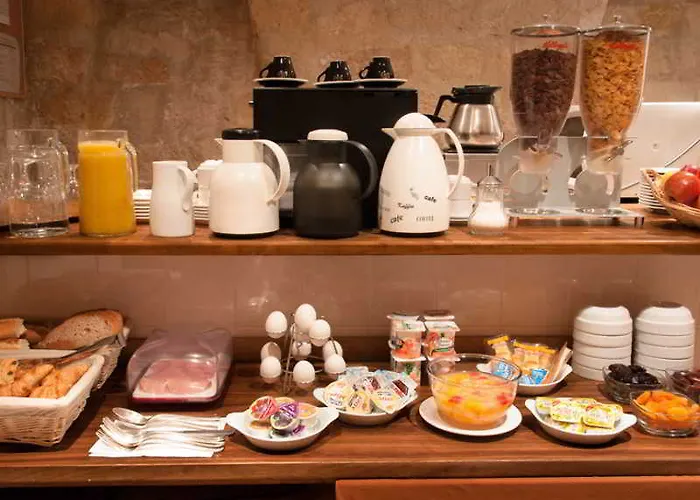 デ ドゥー ザベニュー ホテル